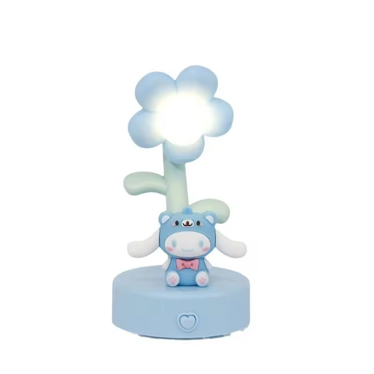 பிரபலமான ஆக்கப்பூர்வமான பரிசு Cinnamoroll அனிம் டிரிகோலர் டெஸ்க் விளக்கு
